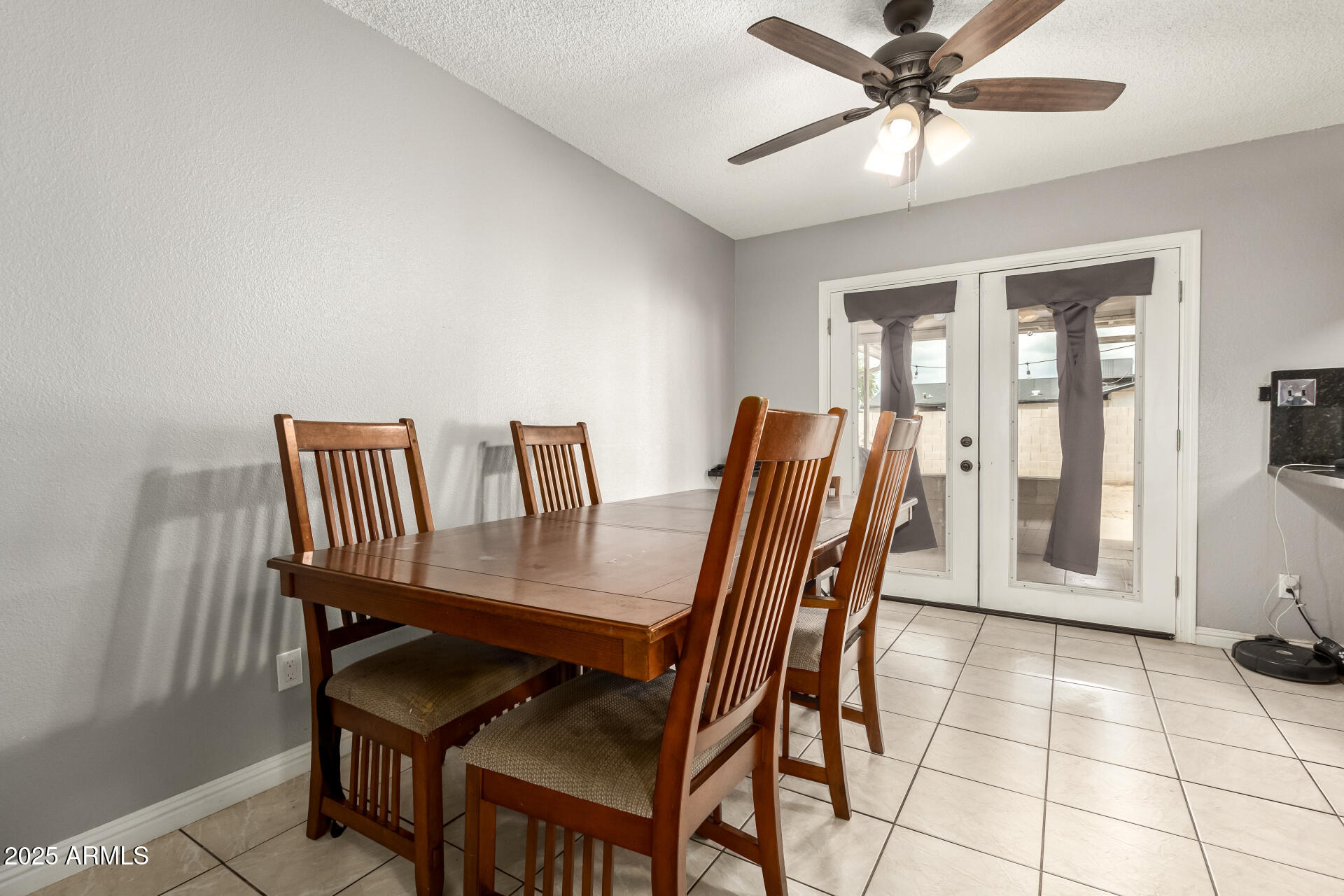 6426 West Lamar Road Glendale, AZ 85301 - Photo 11 of 26 Dining area