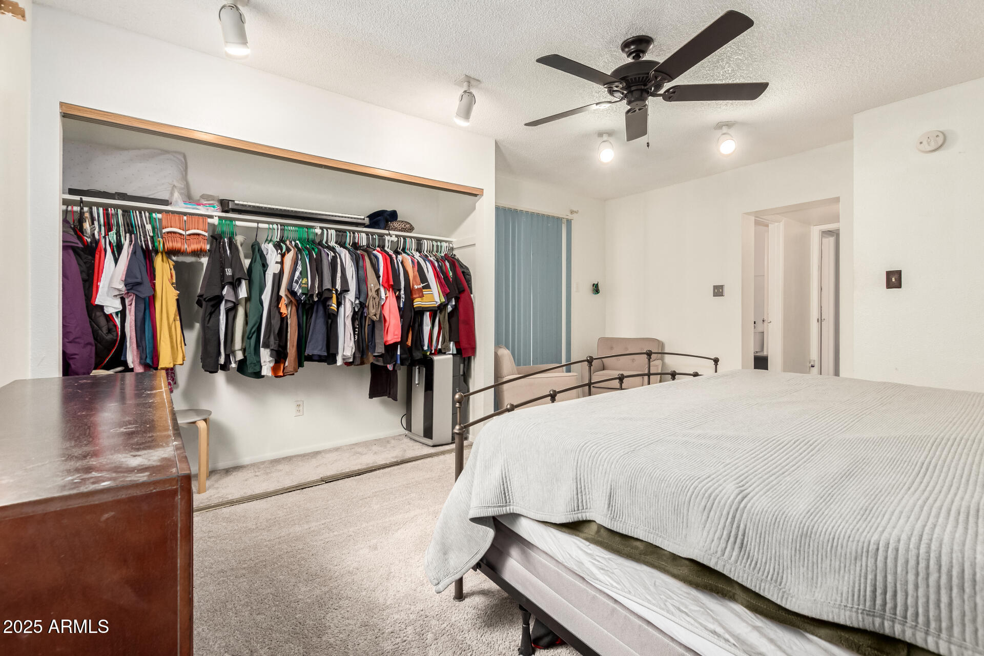 6426 West Lamar Road Glendale, AZ 85301 - Photo 12 of 26 Kitchen with seating area