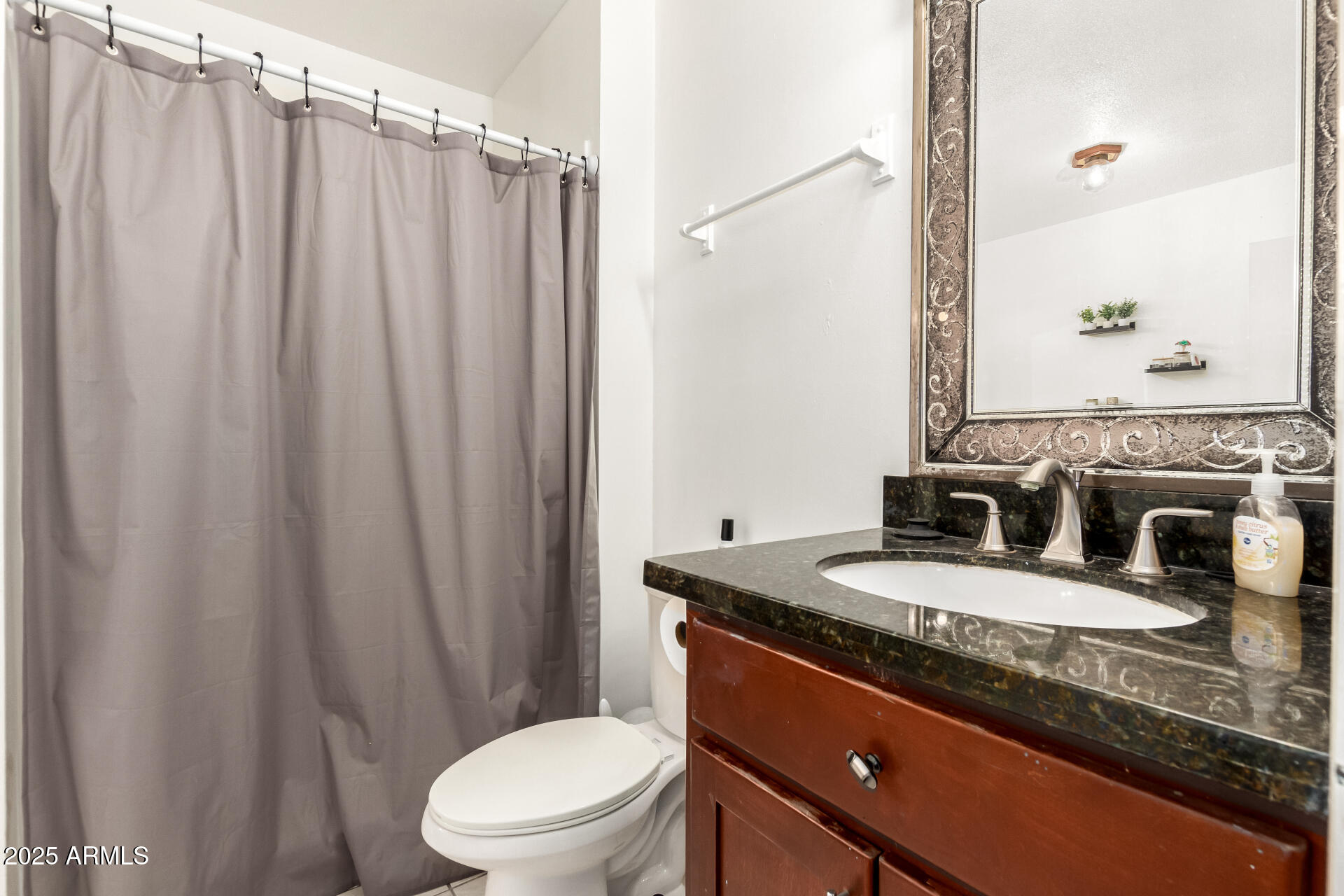 6426 West Lamar Road Glendale, AZ 85301 - Photo 14 of 26 Primary bath