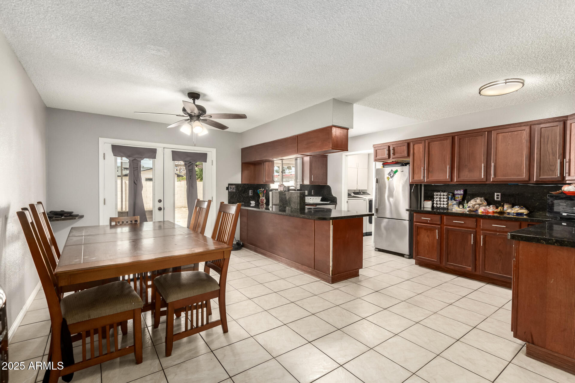 6426 West Lamar Road Glendale, AZ 85301 - Photo 4 of 26 Kitchen open to dining area