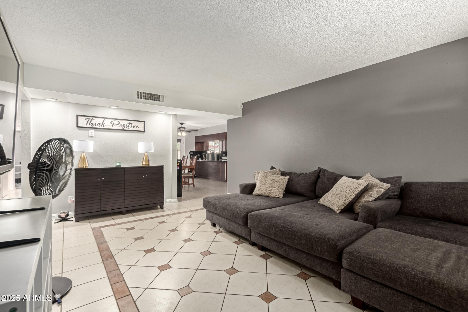 6426 West Lamar Road Glendale, AZ 85301 - Photo 7 of 26 Living area