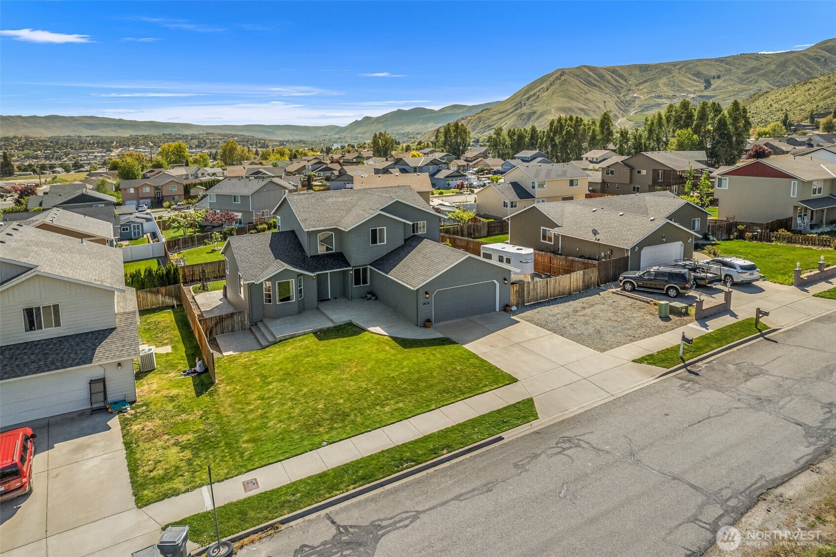 1631 Fuller Street Wenatchee, WA 98801 - Photo 2 of 37
