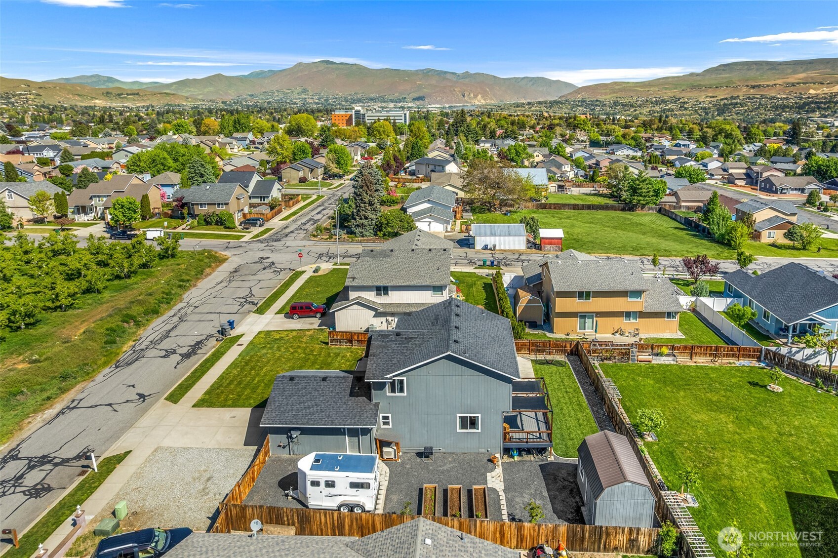 1631 Fuller Street Wenatchee, WA 98801 - Photo 3 of 37