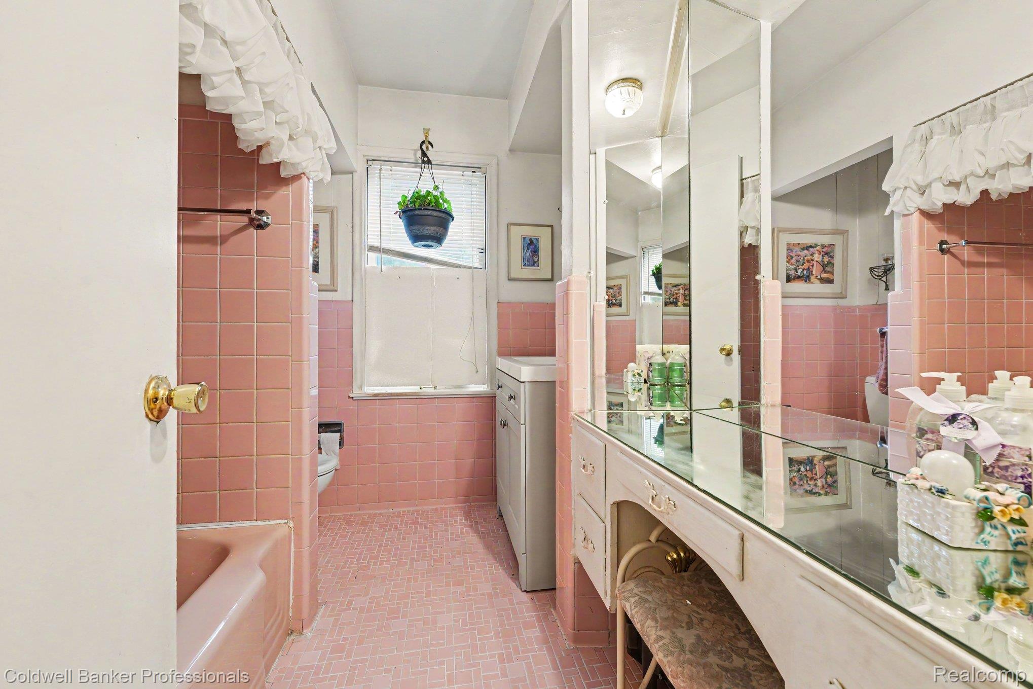 16 Hawthorne Road Grosse Pointe, MI 48236 - Photo 12 of 26 019_file_7904.jpg