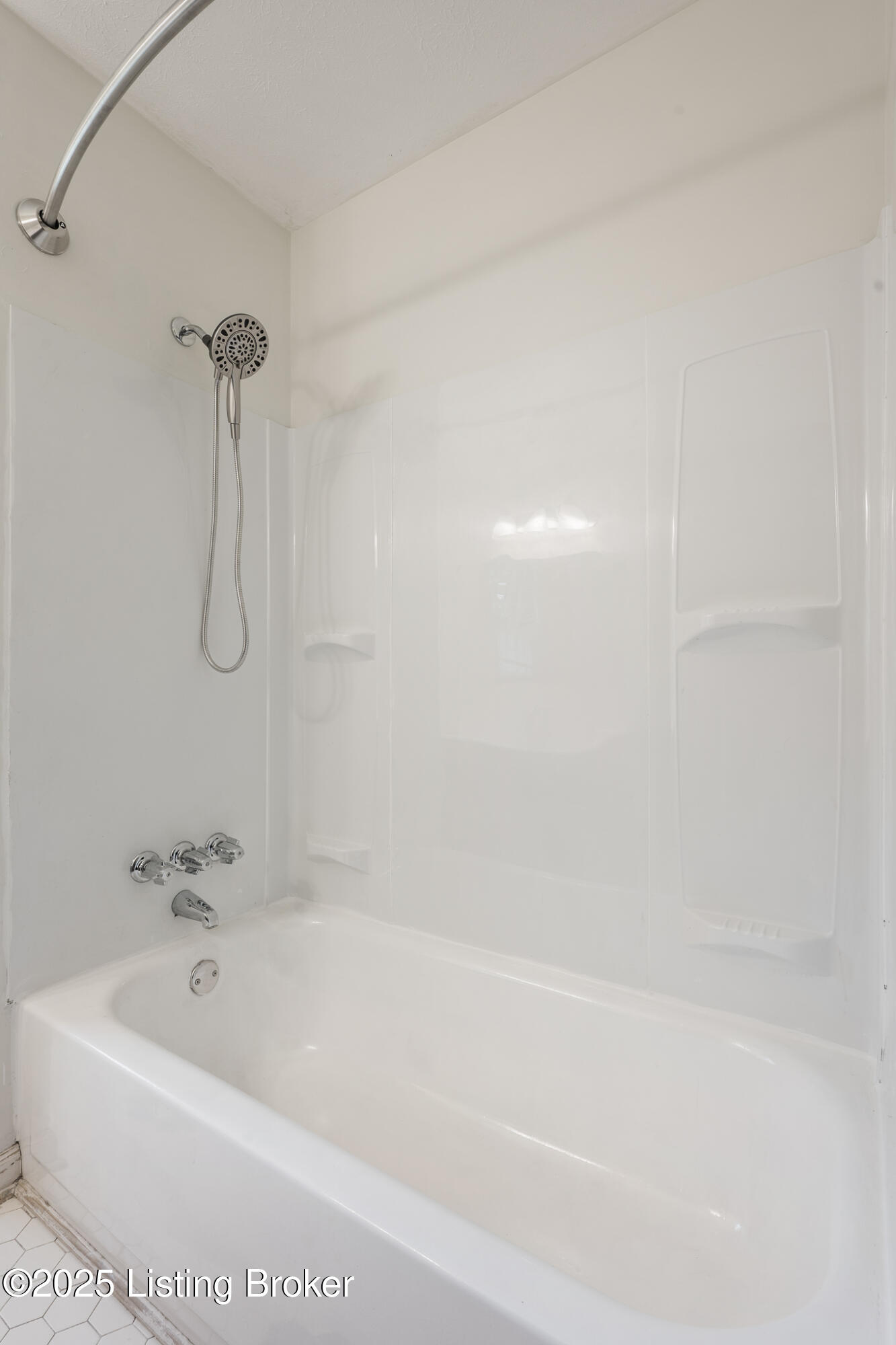 7103 Shepherdsville Road Louisville, KY 40219 - Photo 22 of 32 7103 Shepherdsville Rd-24
