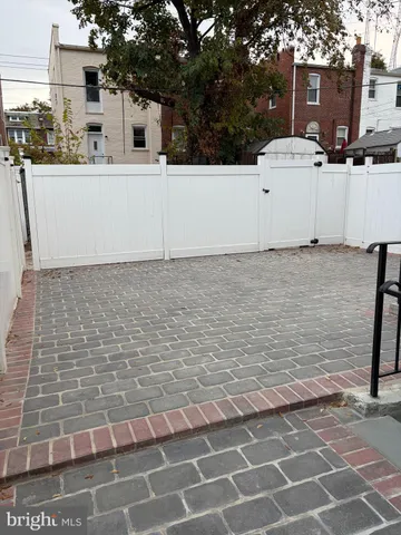 $4,200 | 726 Roxboro Place Northwest, Washington, DC 20011