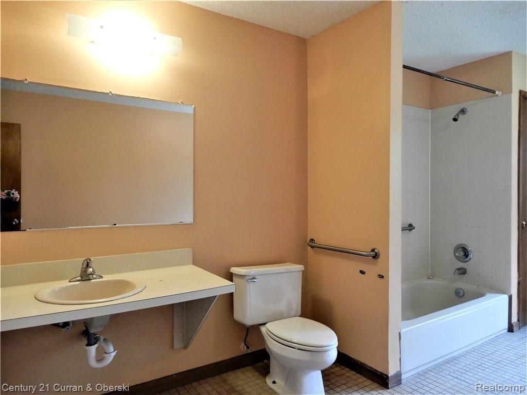 32680 West Road New Boston, MI 48164 - Photo 12 of 25 FULL BATH