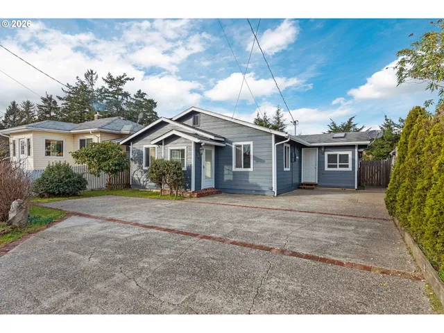 $299,000 | 1326 Lakeshore Drive, Coos Bay, OR 97420