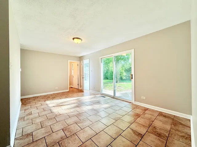 $226,000 | 2711 Larkspur Lane, Hazel Crest, IL 60429