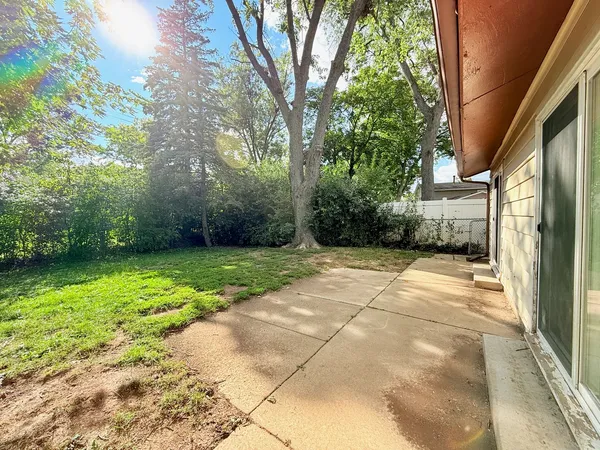 $202,000 | 2711 Larkspur Lane, Hazel Crest, IL 60429