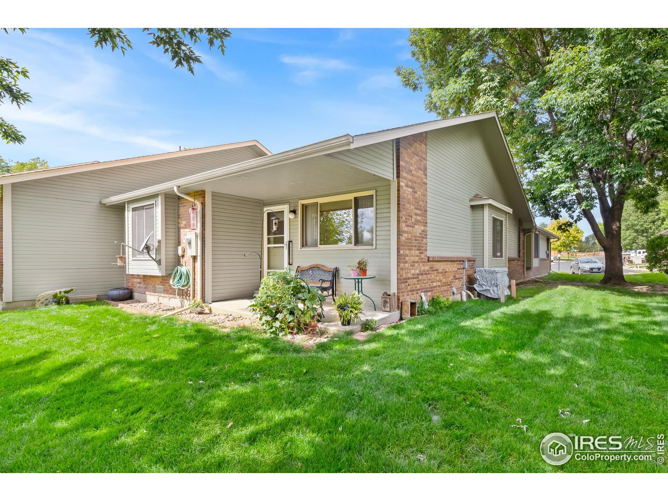 1100 South Taft Avenue, Unit 46 Loveland, CO 80537 - Photo 29 of 31 a backyard of a house with table and chairs
