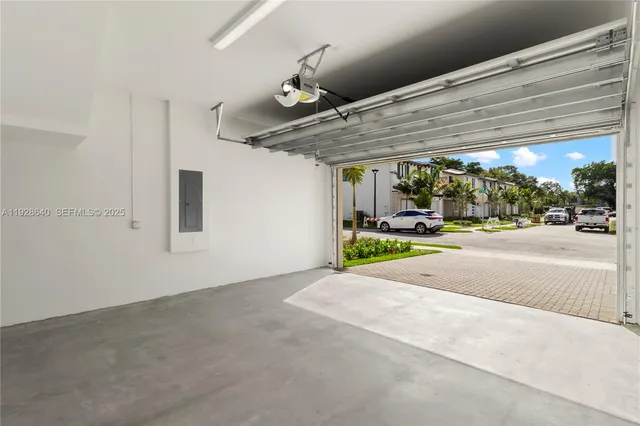 $7,500 | 1419 Southwest 23rd Street, Fort Lauderdale, FL 33315