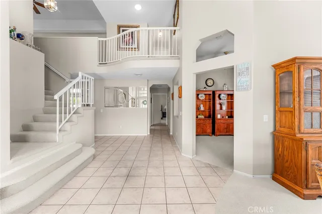 a view of an entryway with a livingroom