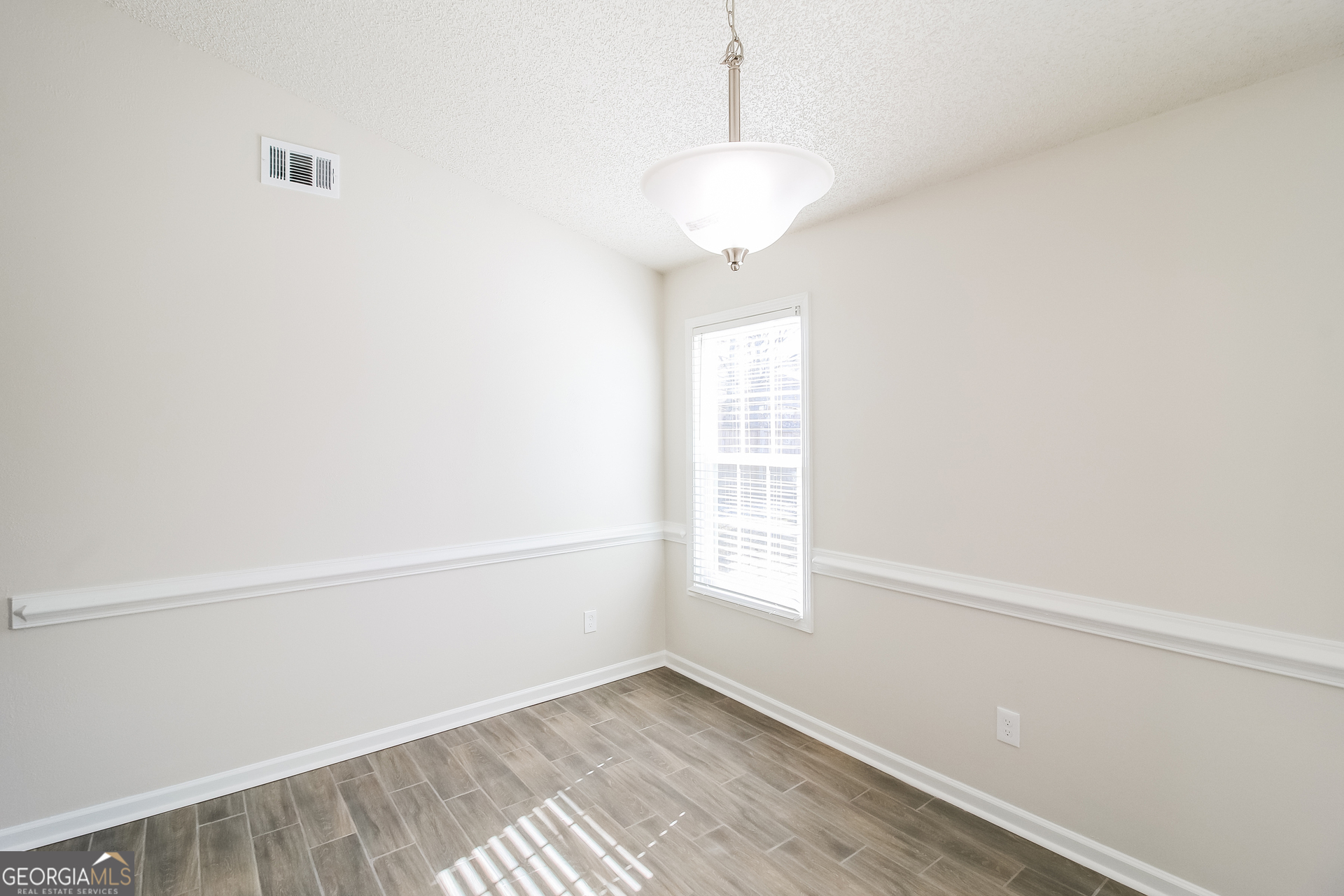 10381 Commons Crossing Jonesboro, GA 30238 - Photo 5 of 17 a view of an empty room with a window