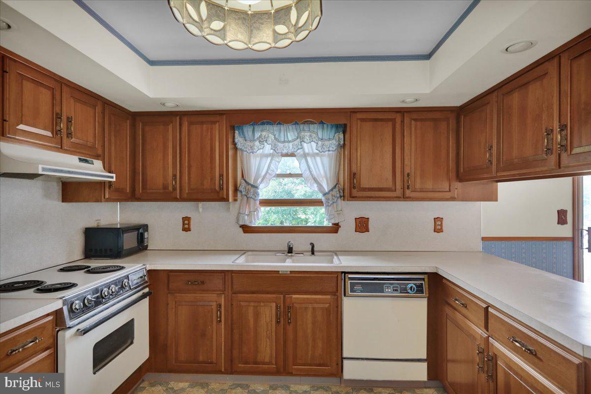 9707 Longswamp Road Mertztown, PA 19539 - Photo 14 of 38 Gallery Image 14