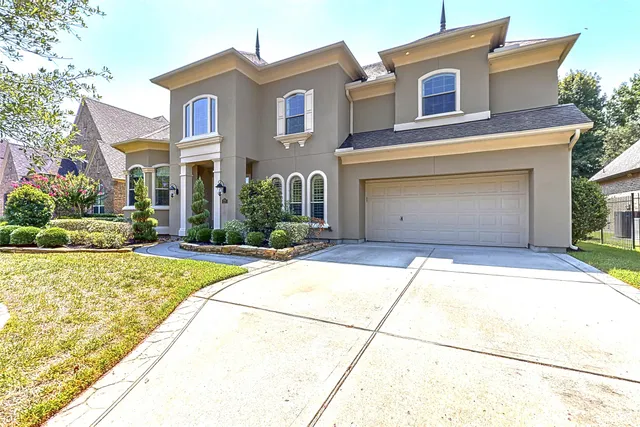 a house view with a outdoor space