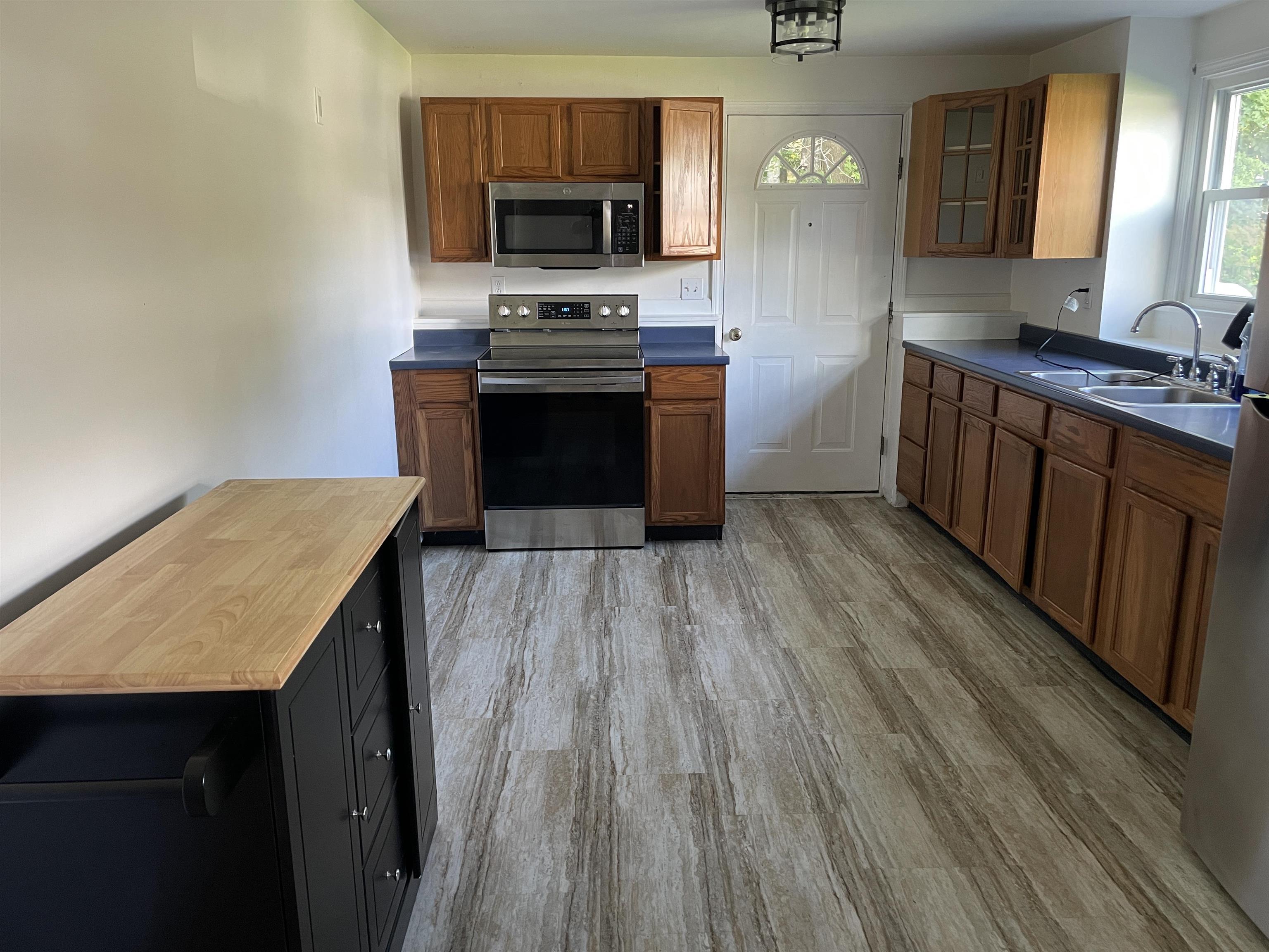 78 Engrem Avenue, Unit 8 Rutland, VT 05701 - Photo 2 of 26