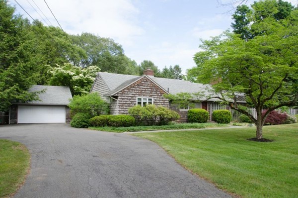 60 Topsfield Road Wenham, MA 01984 - Photo 3 of 25 Gallery Image 3
