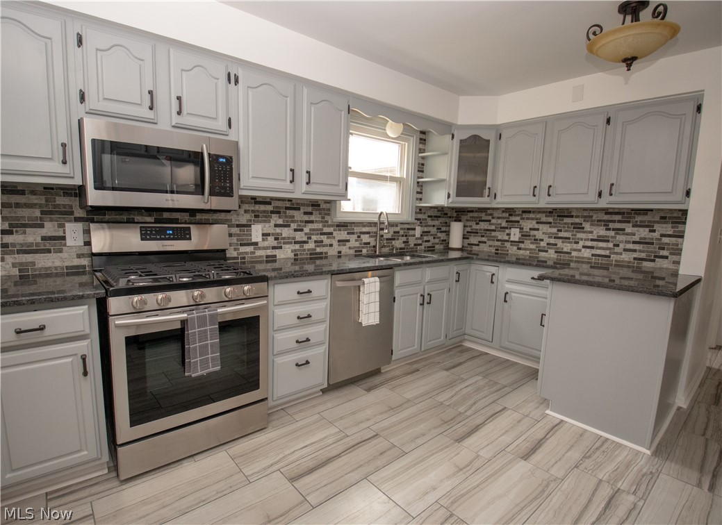 829 Mathews Road Youngstown, OH 44512 - Photo 8 of 29 Gallery Image 8