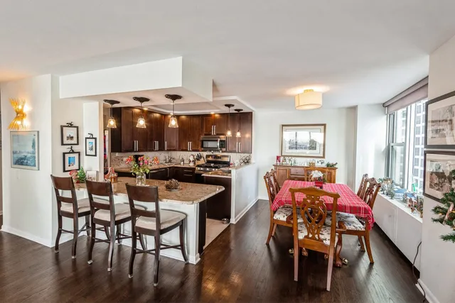 $660,000 | 400 East Randolph Street, Unit 3209, Chicago, IL 60601