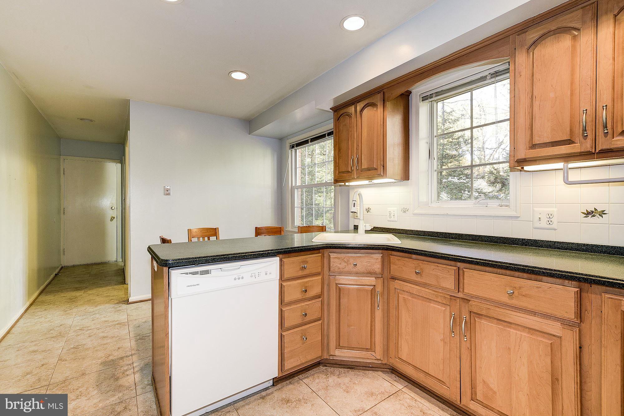 2424 Bramblebush Court Reston, VA 20191 - Photo 11 of 30 Kitchen