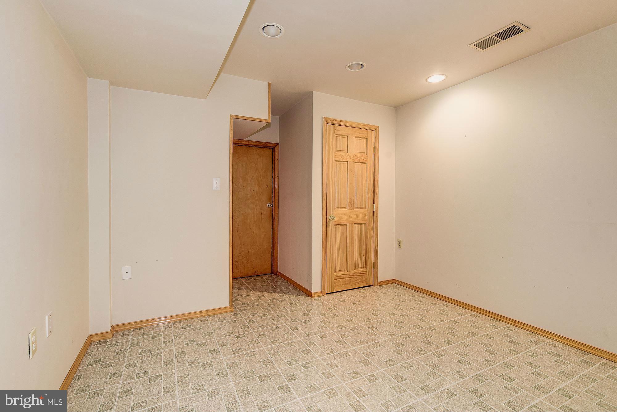 2424 Bramblebush Court Reston, VA 20191 - Photo 24 of 30 Bedroom