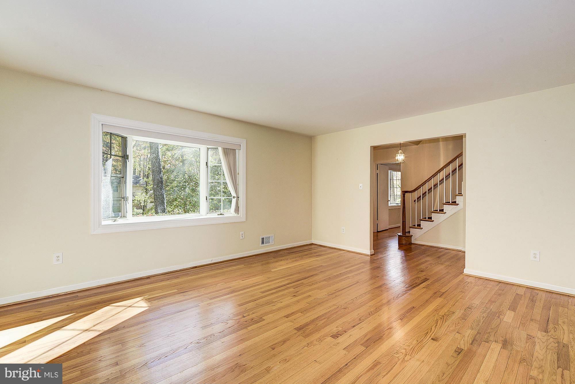 2424 Bramblebush Court Reston, VA 20191 - Photo 6 of 30 Living Room