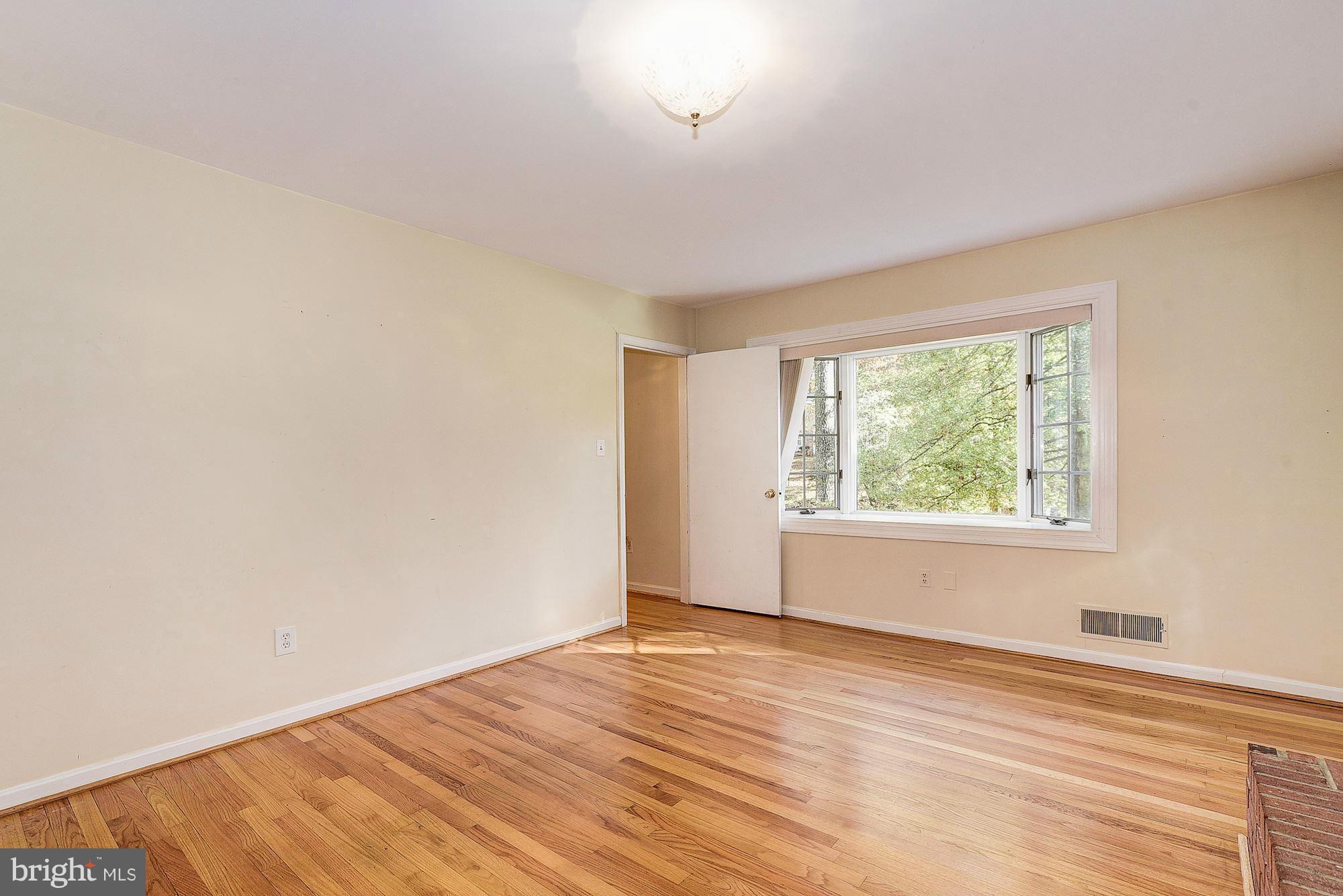 2424 Bramblebush Court Reston, VA 20191 - Photo 8 of 30 Dining Room