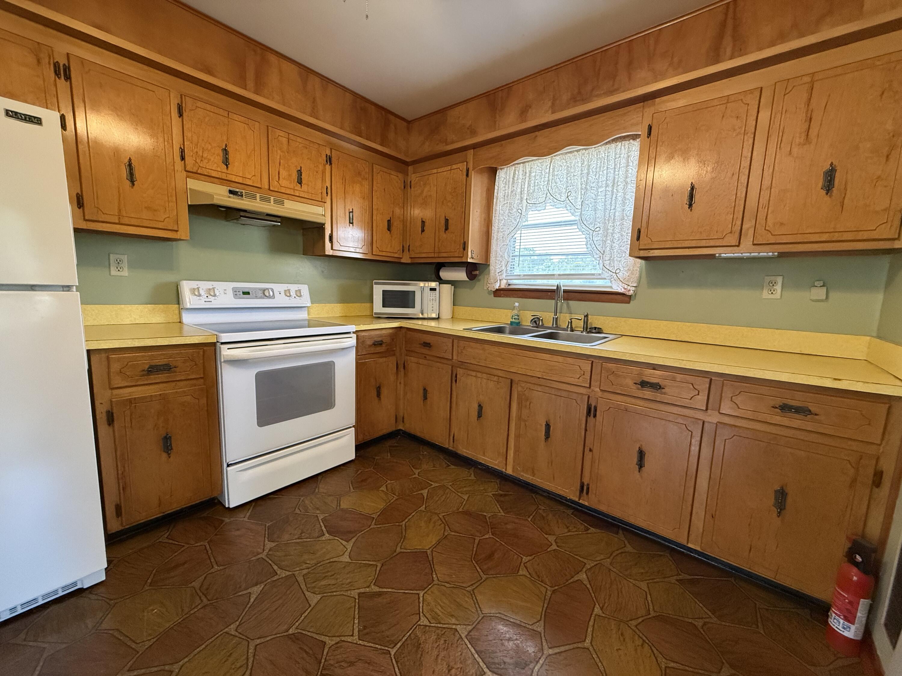 82 Daisy Lane DeFuniak Springs, FL 32433 - Photo 3 of 24 IMG_4784