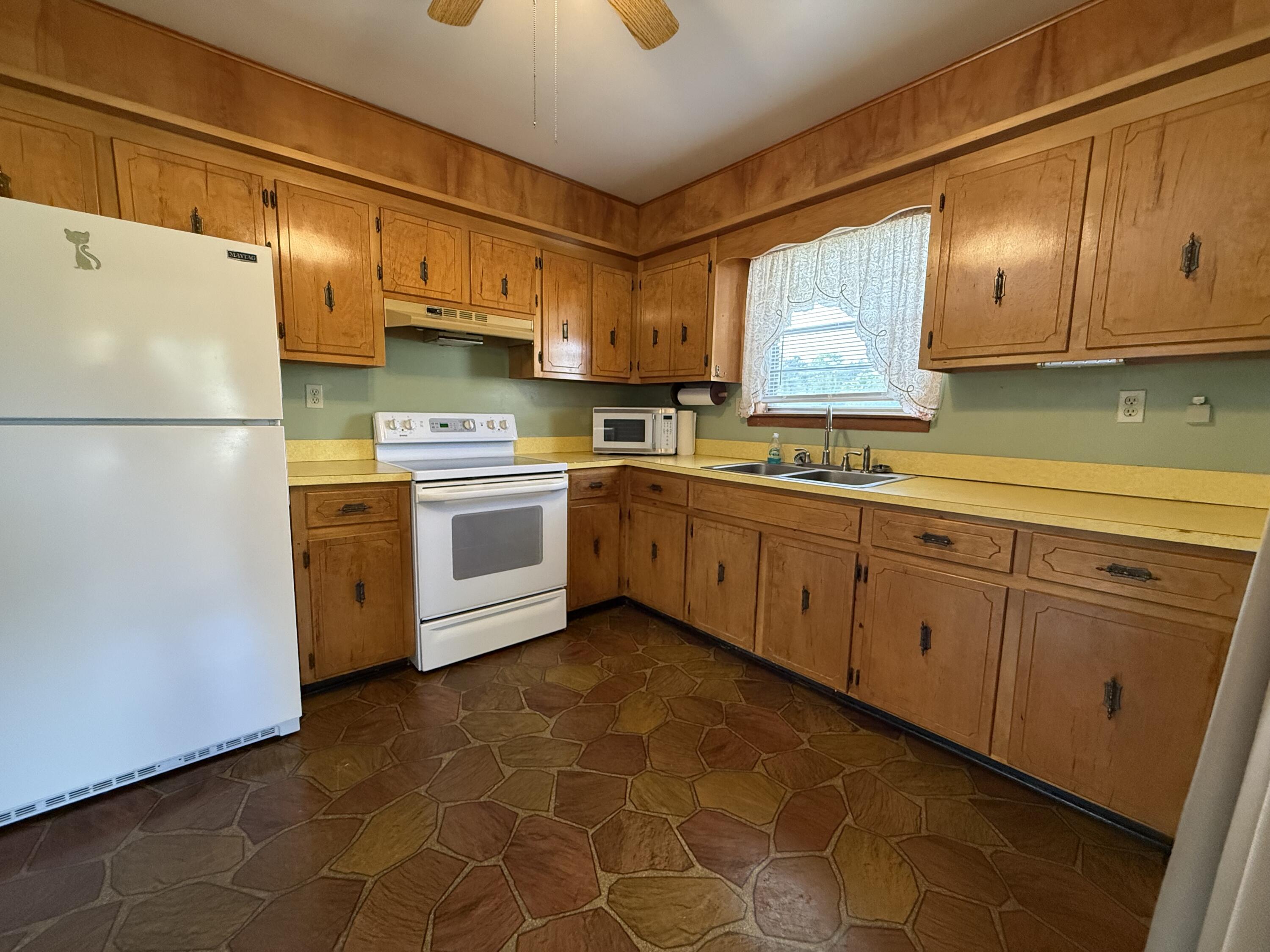 82 Daisy Lane DeFuniak Springs, FL 32433 - Photo 9 of 24 IMG_4785