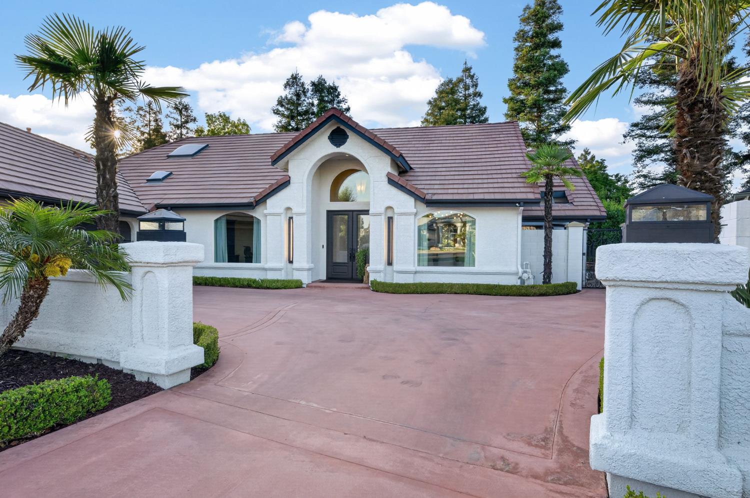 601 Decatur Avenue Clovis, CA 93611 - Photo 8 of 62 a house with a outdoor space