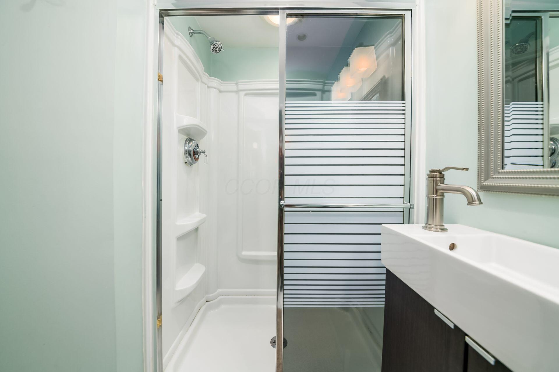 2470 Dorset Road Columbus, OH 43221 - Photo 35 of 52 3rd bath