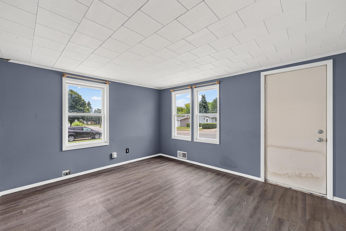 4124 21st Street Racine, WI 53405 - Photo 4 of 18 Living Room