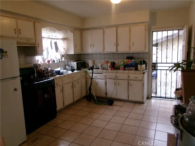 $969,000 | 7926 Wilcox Avenue, Cudahy, CA 90201