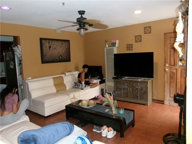 $969,000 | 7926 Wilcox Avenue, Cudahy, CA 90201