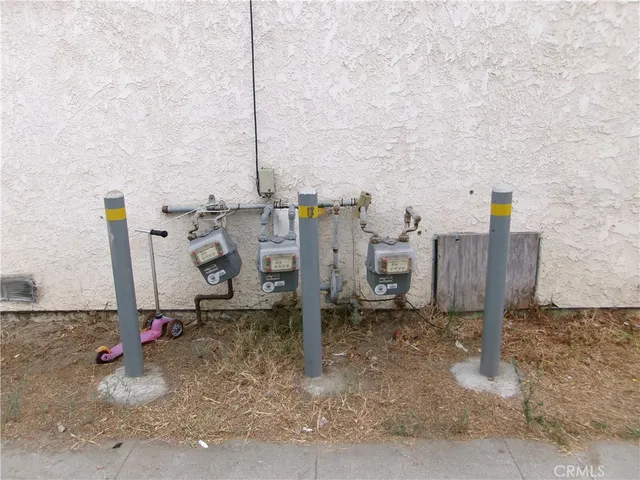 $969,000 | 7926 Wilcox Avenue, Cudahy, CA 90201