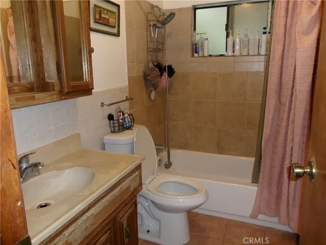 $969,000 | 7926 Wilcox Avenue, Cudahy, CA 90201