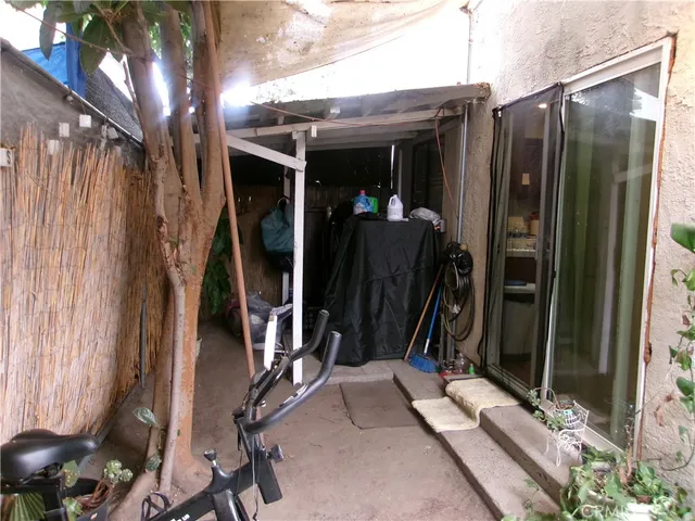 $969,000 | 7926 Wilcox Avenue, Cudahy, CA 90201