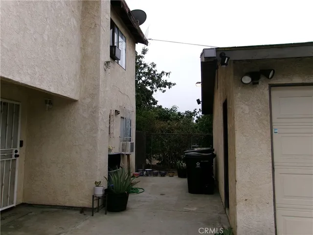 $969,000 | 7926 Wilcox Avenue, Cudahy, CA 90201