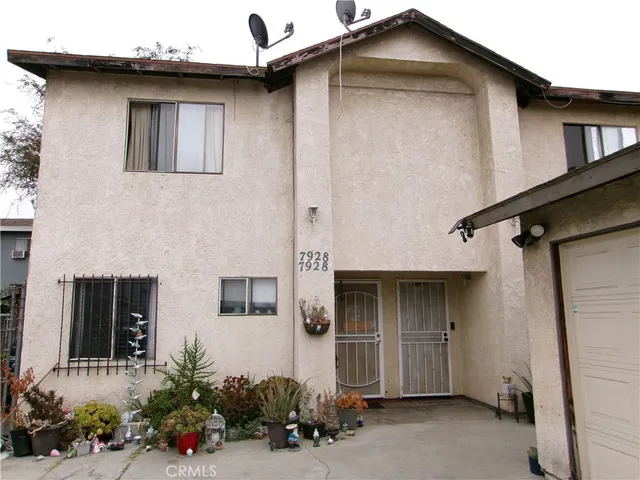 $969,000 | 7926 Wilcox Avenue, Cudahy, CA 90201