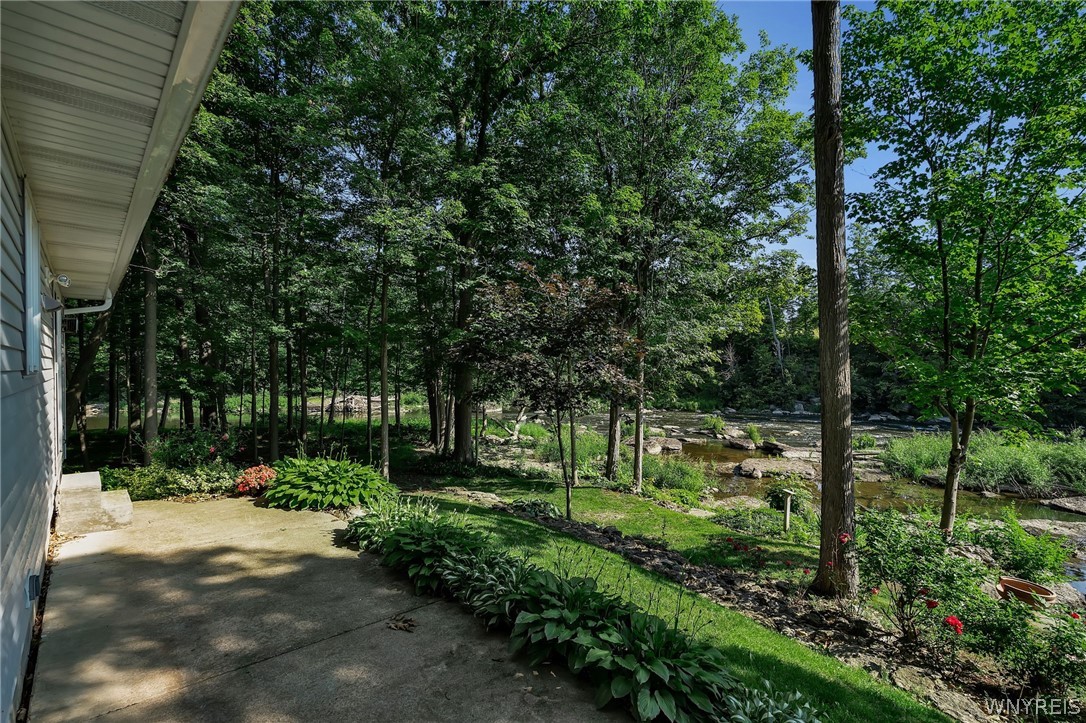 1333 Little Falls Road Pembroke, NY 14036 - Photo 4 of 42