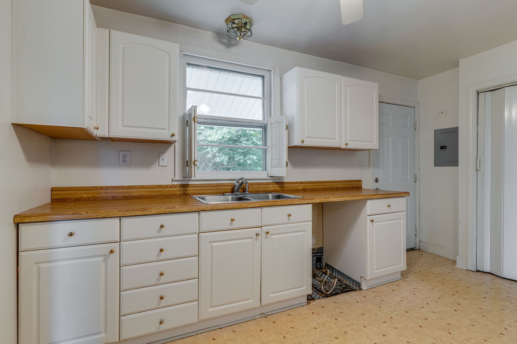 511 Hogan Road Nashville, TN 37220 - Photo 7 of 37 Gallery Image 7