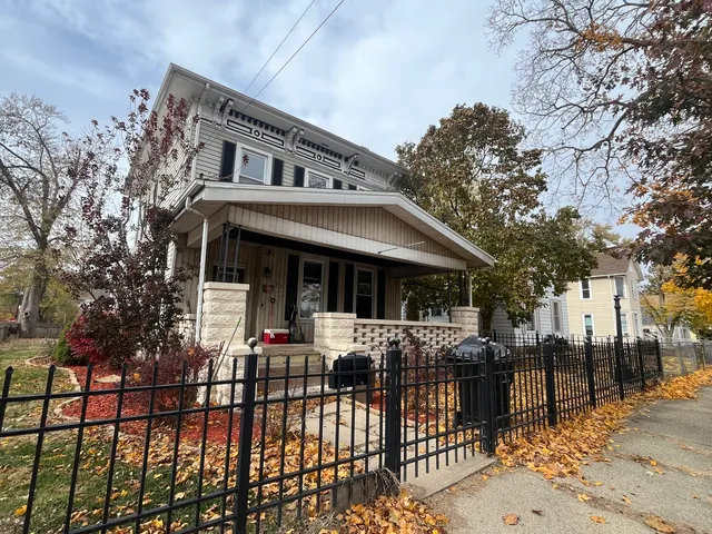 $179,900 | 1002 North Roosevelt Avenue, Bloomington, IL 61701