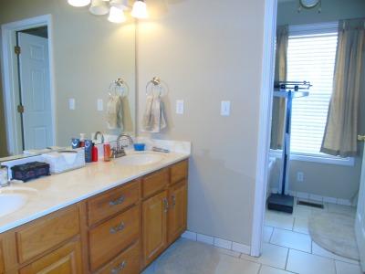 3619 John Sims Road Chattanooga, TN 37412 - Photo 12 of 29 Main bathroom
