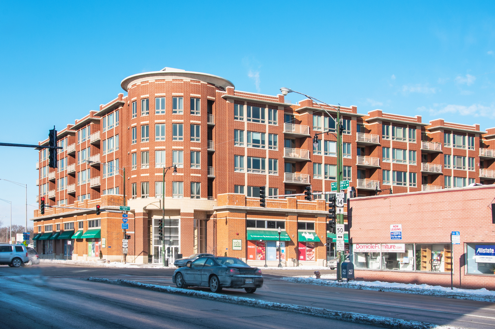 6000 North Cicero Avenue, Unit 511 Chicago, IL 60646 - Photo 18 of 19 front view of a building