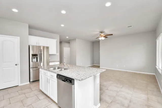 $2,500 | 13967 Leigh Lake Lane, Conroe, TX 77384