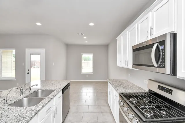 $2,500 | 13967 Leigh Lake Lane, Conroe, TX 77384