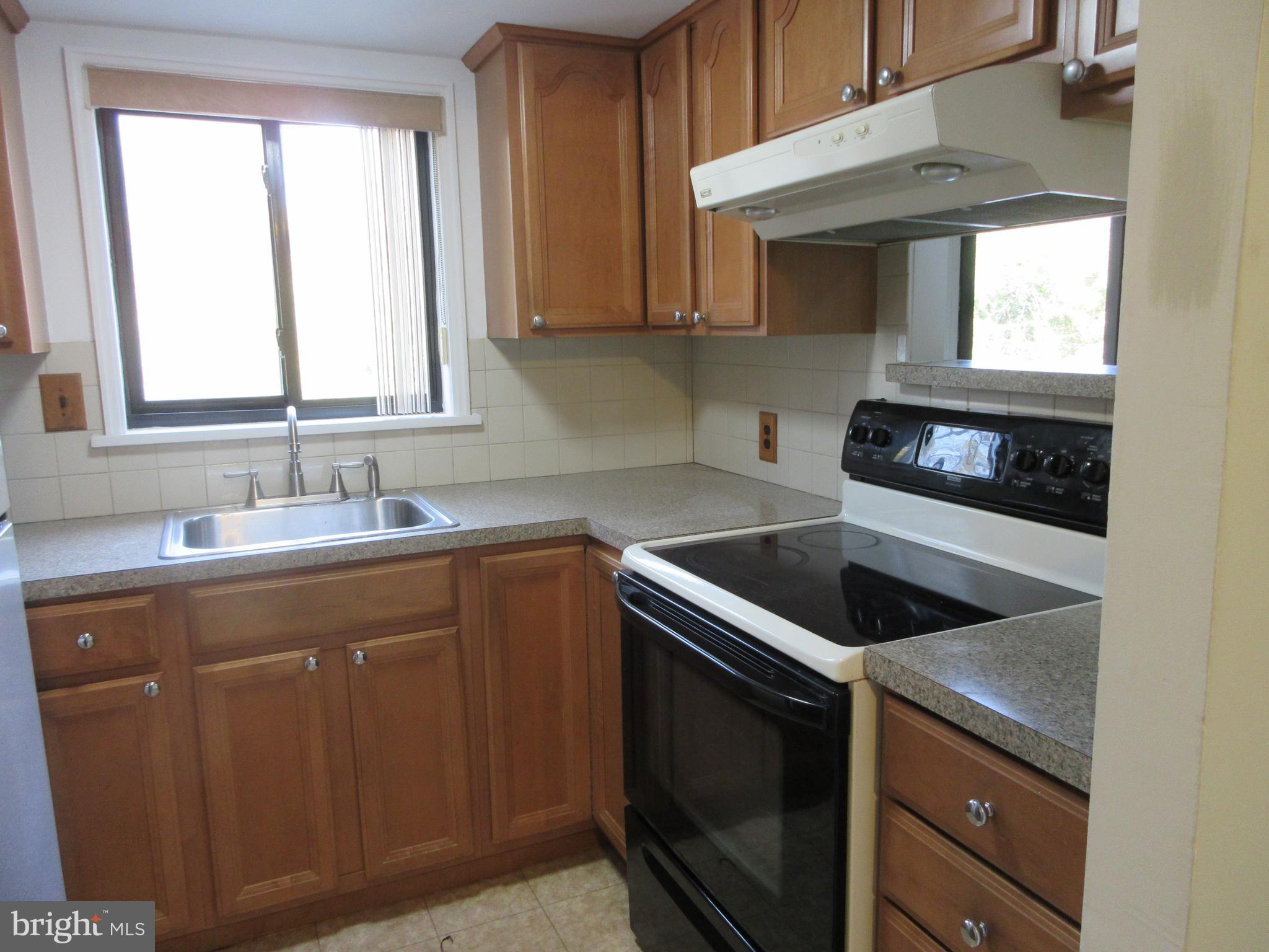 8030 Ditman Street, Unit 124V Philadelphia, PA 19136 - Photo 8 of 18 Kitchen