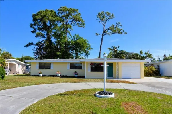 $2,100 | 1717 Colleen Street, Sarasota, FL 34231