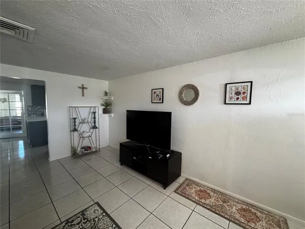 $2,100 | 1717 Colleen Street, Sarasota, FL 34231